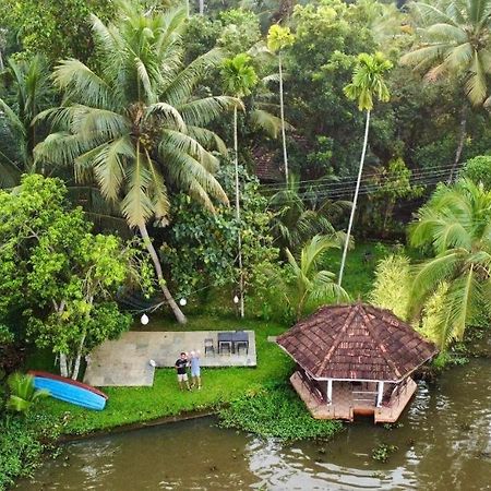 Sunsets And Palm Trees Bed and Breakfast Alappuzha Eksteriør billede