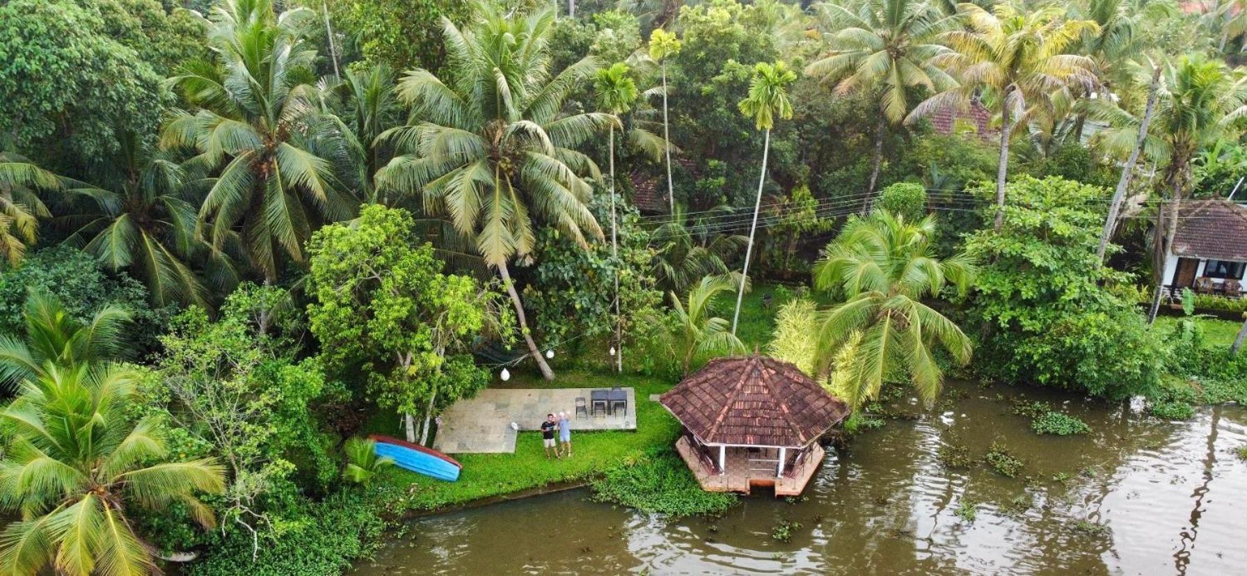 Sunsets And Palm Trees Bed and Breakfast Alappuzha Eksteriør billede